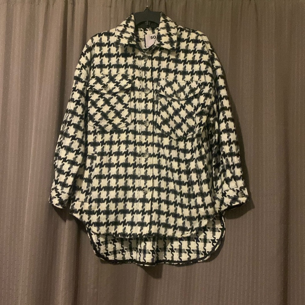 Kohls Juniors’ SO Plaid Oversized Button Up Shacket Size Small.